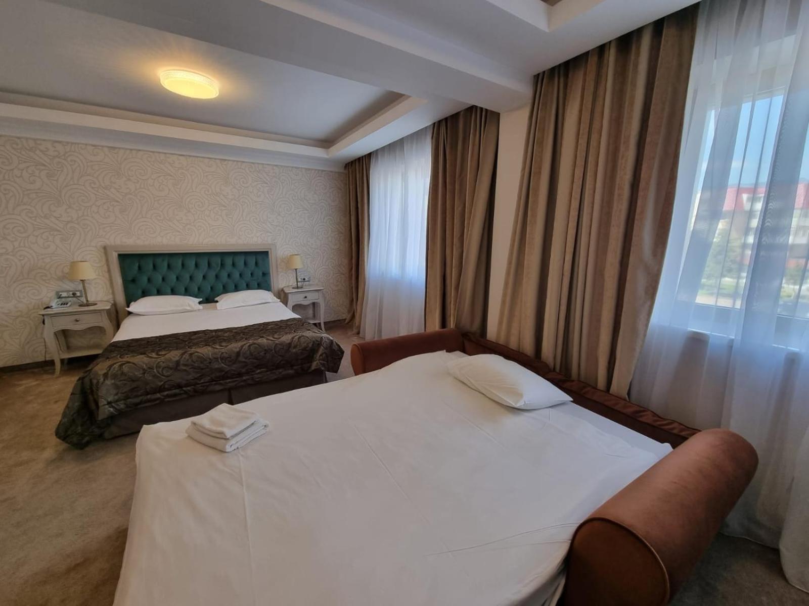 Hotel Roman By Dumbrava Business Resort Exterior foto